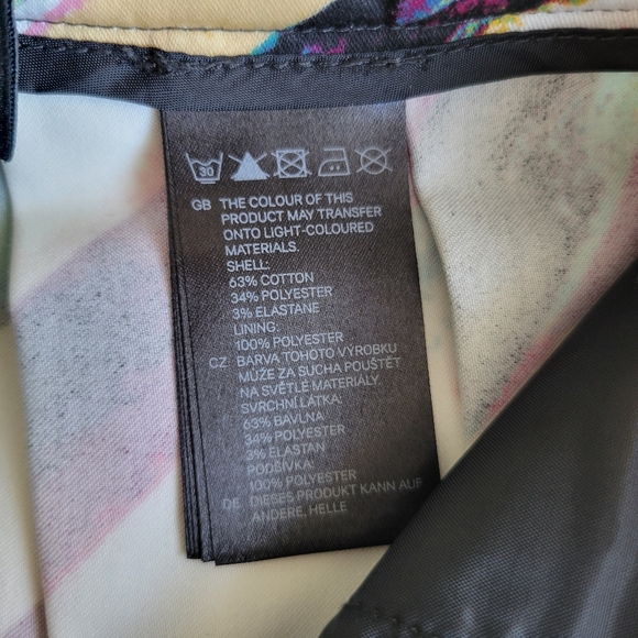 Pleated Mini Skirt with Pockets! - Picture 7 of 10